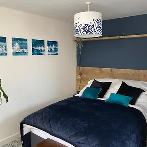  Apartment The Crest - Bournemouth, Modern Cosy Retreat, Walk To Beach,