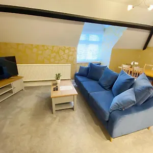  Apartment The Hut - 1 Bedroom Near The